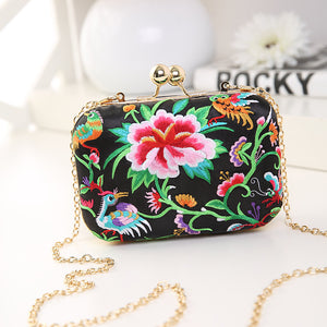 Shoulder Slung Embroidery Chain Female Embroidery Dinner Bag.