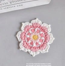 Load image into Gallery viewer, Hand-crocheted Small Daisy Coasters, Anti-scalding and Heat-insulating Cushions, Wool Coasters, Gifts for Girlfriends, Flower Slices in Large Quantities