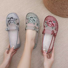 Load image into Gallery viewer, The Breathable Mesh Comfortable Casual Ethnic Style Embroidered Shoes for Middle and Elderly Mom