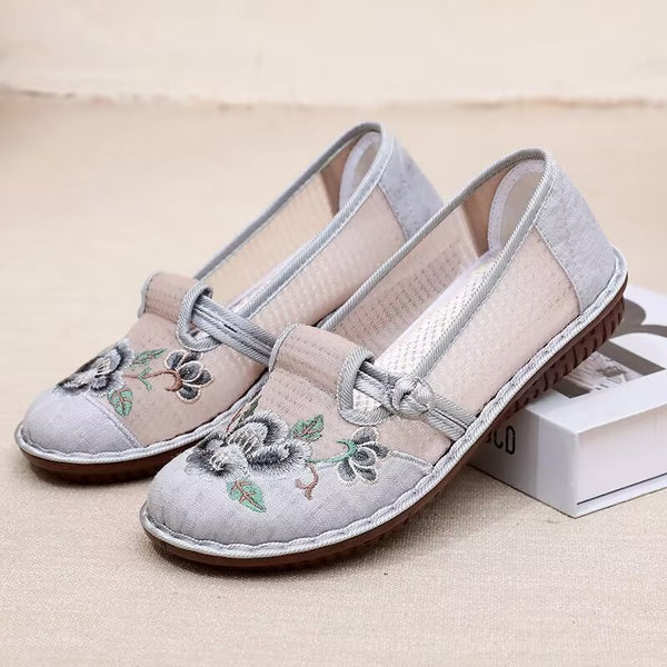 The Breathable Mesh Comfortable Casual Ethnic Style Embroidered Shoes for Middle and Elderly Mom