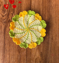 Load image into Gallery viewer, Hand-crocheted Small Daisy Coasters, Anti-scalding and Heat-insulating Cushions, Wool Coasters, Gifts for Girlfriends, Flower Slices in Large Quantities