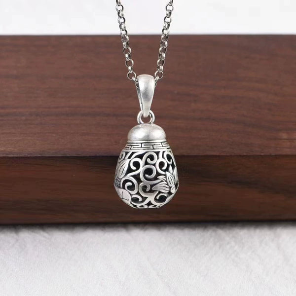 Hollow S925 Silver Portable Aromatherapy Ball Sachet Pendant Retro Style Fashion Temperament Can Be Opened and Worn To Diffuse Incense Balls