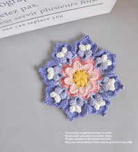 Load image into Gallery viewer, Hand-crocheted Small Daisy Coasters, Anti-scalding and Heat-insulating Cushions, Wool Coasters, Gifts for Girlfriends, Flower Slices in Large Quantities