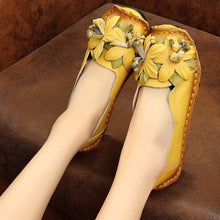 Load image into Gallery viewer, Genuine Leather Summer Flats Women Soft Slip-On Flat Shoes Black Red Floral Mom Loafers Moccasin Lady Designer Shoes 2024