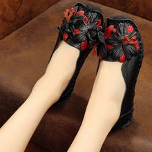 Load image into Gallery viewer, Genuine Leather Summer Flats Women Soft Slip-On Flat Shoes Black Red Floral Mom Loafers Moccasin Lady Designer Shoes 2024