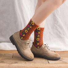 Load image into Gallery viewer, National style court pattern small broken flower socks women&#39;s cotton personalized middle tube boots socks retro color women&#39;s socks