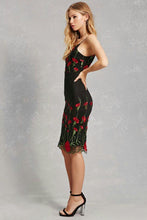 Load image into Gallery viewer, Muslin embroidery roses large flowers in the long section of the dress