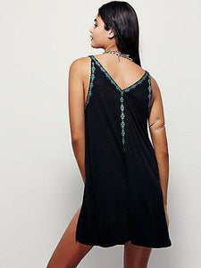 Bohemia style V-Neck Retro embroidery in the long section of the dress 2 color