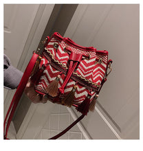 Load image into Gallery viewer, Slanting bucket fairy tassel beach bag female