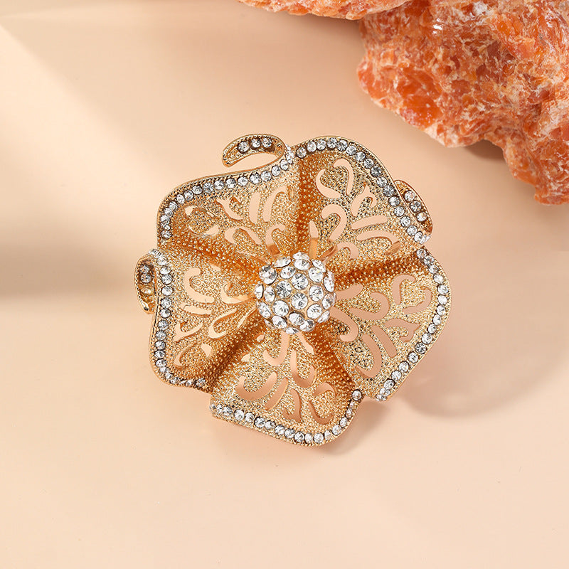 Fashion new exaggerated opening three-dimensional noble temperament retro hollow diamond flower big ring