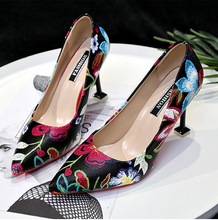 Load image into Gallery viewer, Pointed Heels High Heel Stiletto Flowers Retro Embroidery Shoes